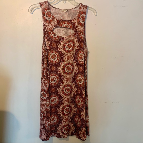Aeropostale Dresses & Skirts - Aéropostale juniors size large sleeveless maroon sun dress with a cut-out detail